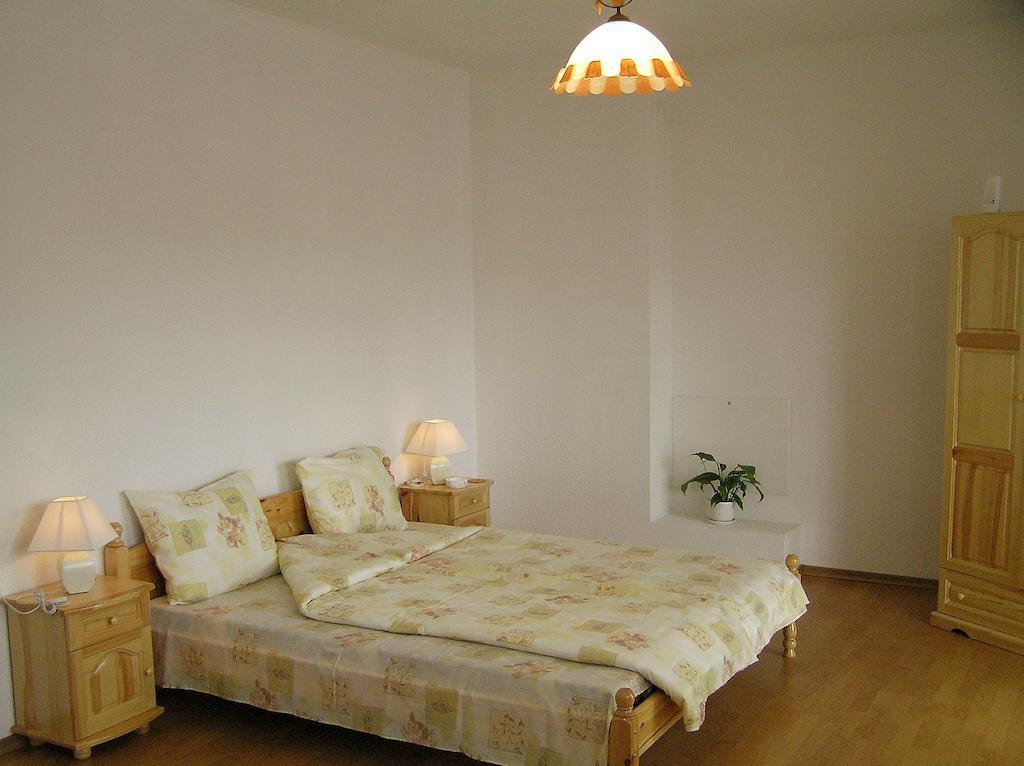 Karadzhovy Guest House Kalofer Zimmer foto