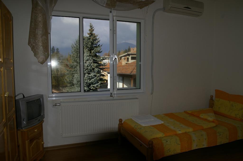 Karadzhovy Guest House Kalofer Zimmer foto