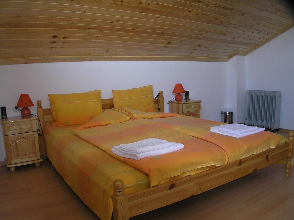 Karadzhovy Guest House Kalofer Zimmer foto