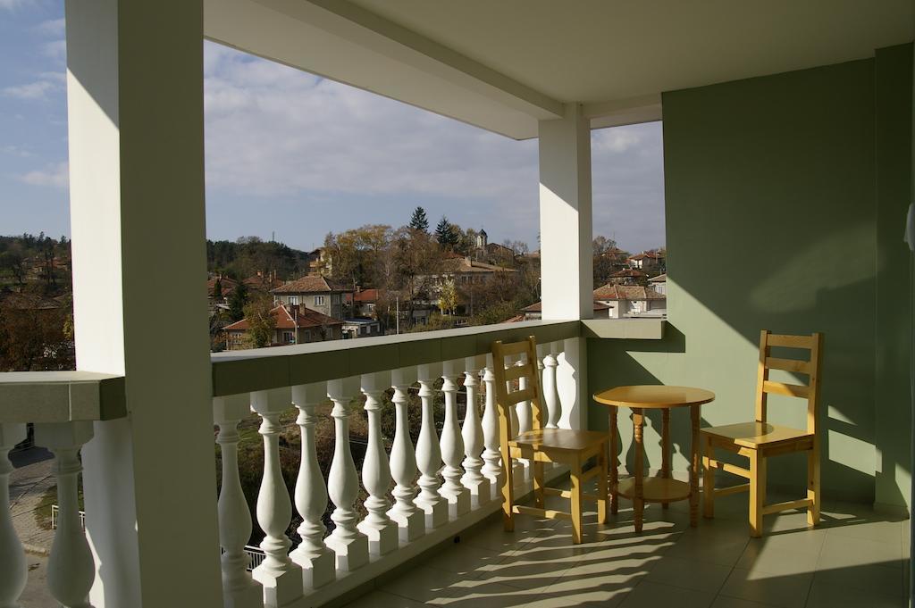 Karadzhovy Guest House Kalofer Zimmer foto